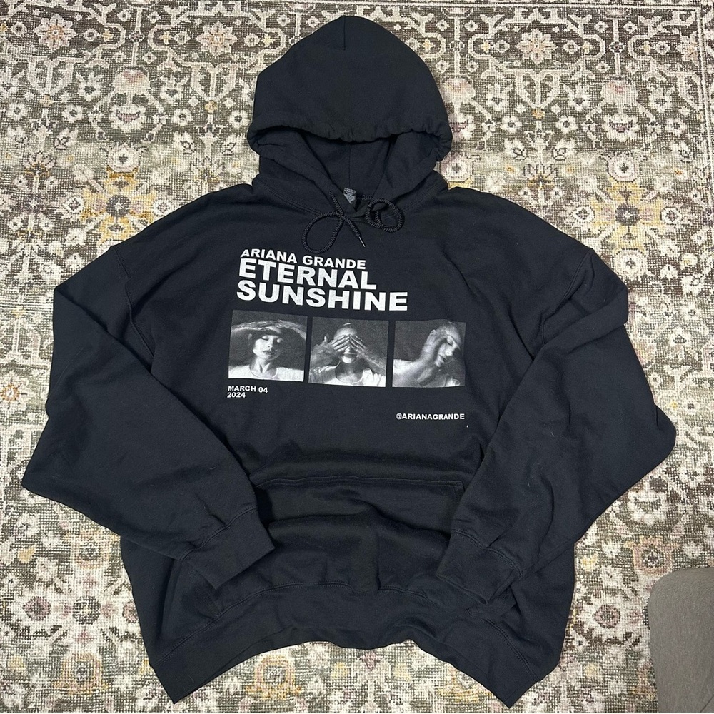 Gildan Black Hoodie with Graphic Print